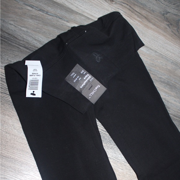 TNA CHILL Flare Leggings - Picture 2 of 11